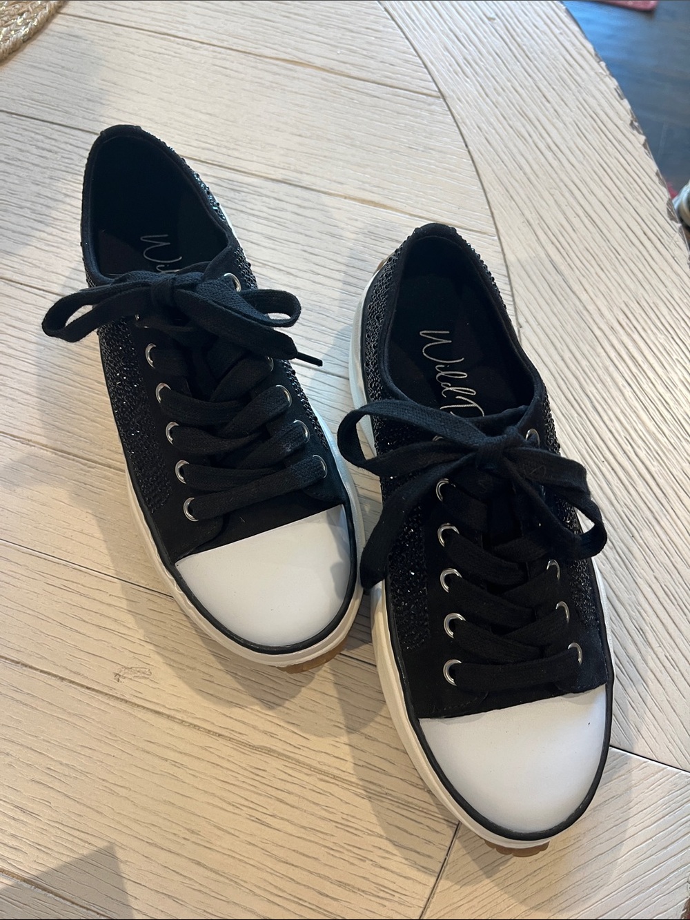 Wild Pair Black Glitter Low-Top Lace-Up Sneakers with White Toe